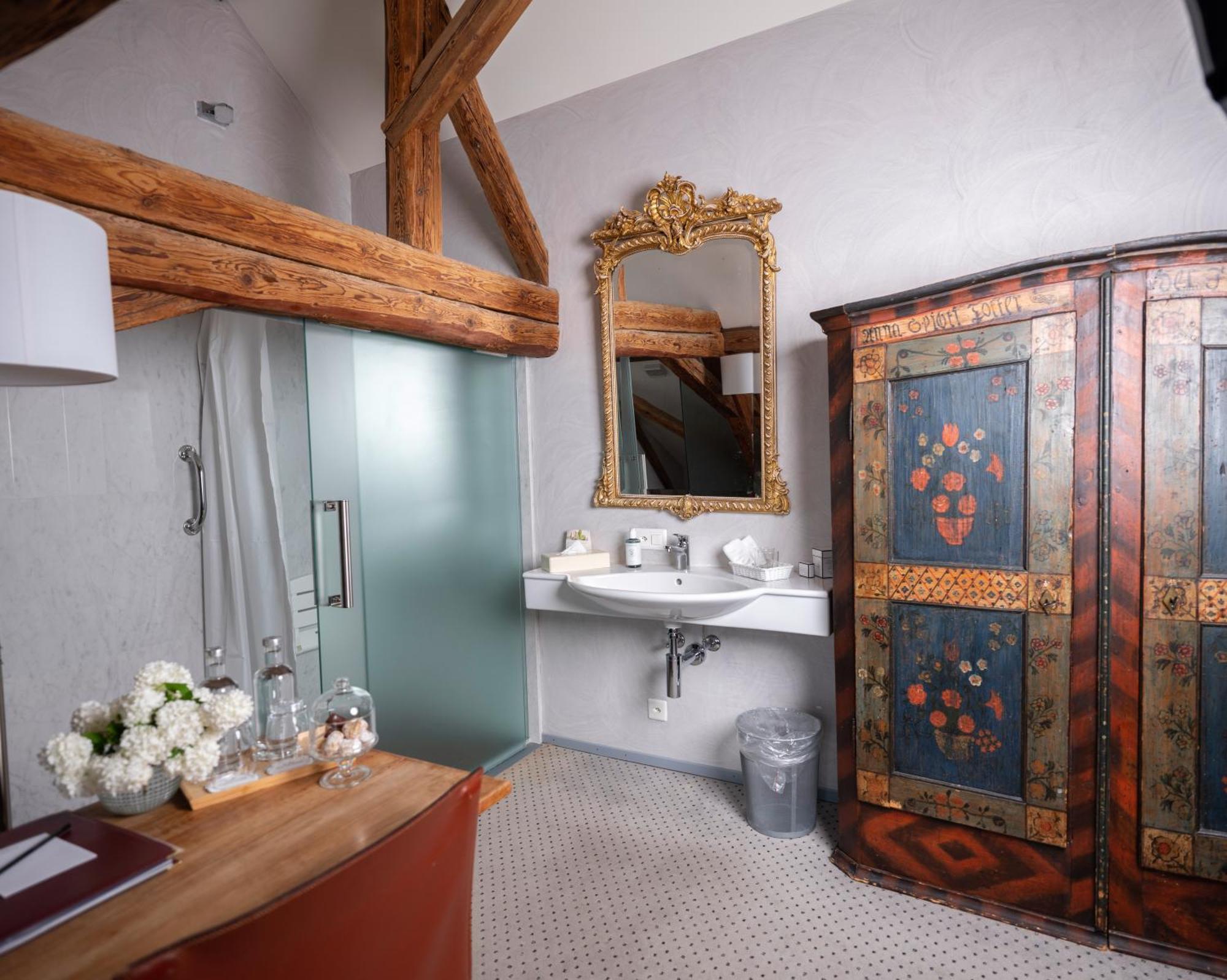 Romantik Hotel de L'Ours Sugiez Bagian luar foto