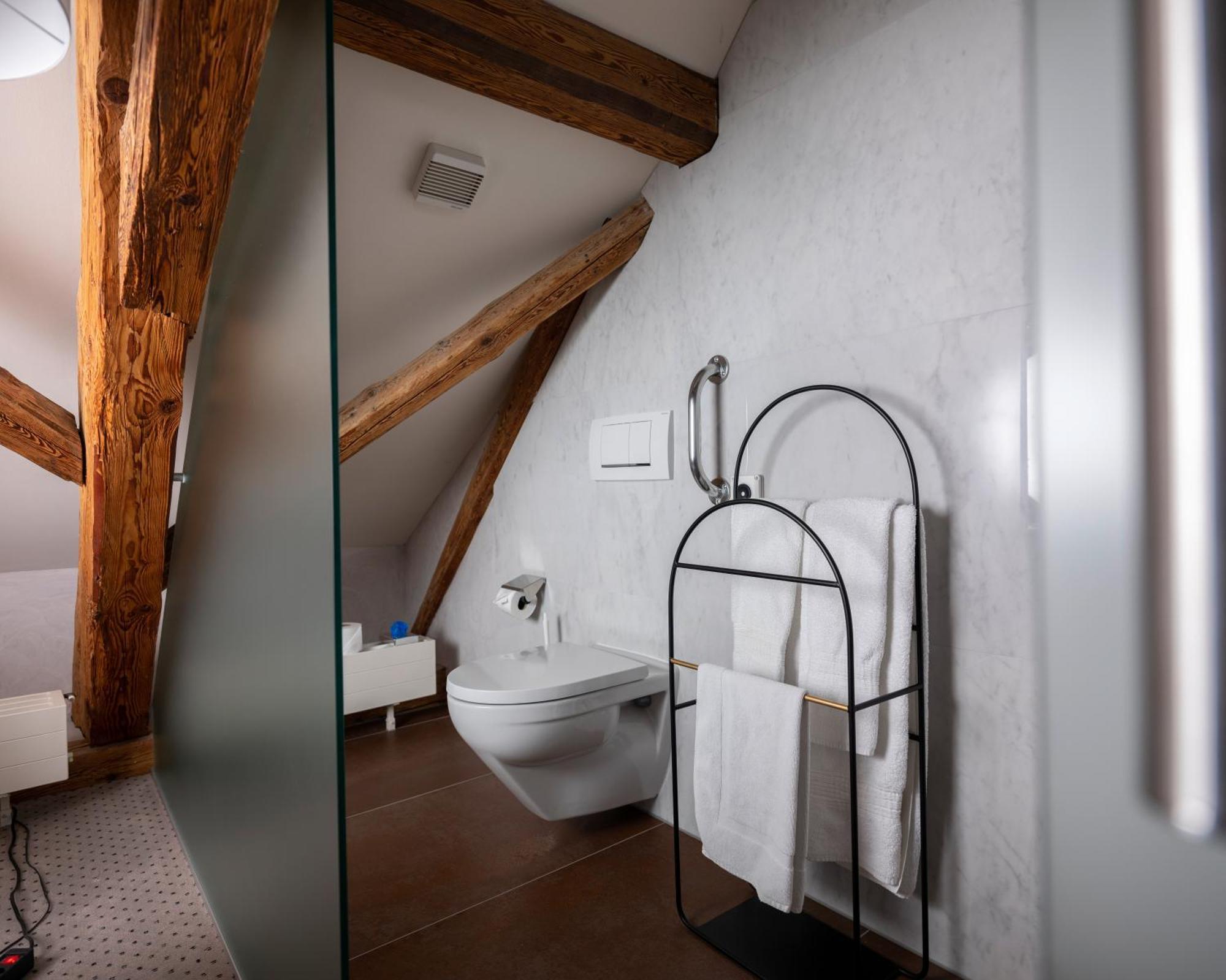 Romantik Hotel de L'Ours Sugiez Bagian luar foto